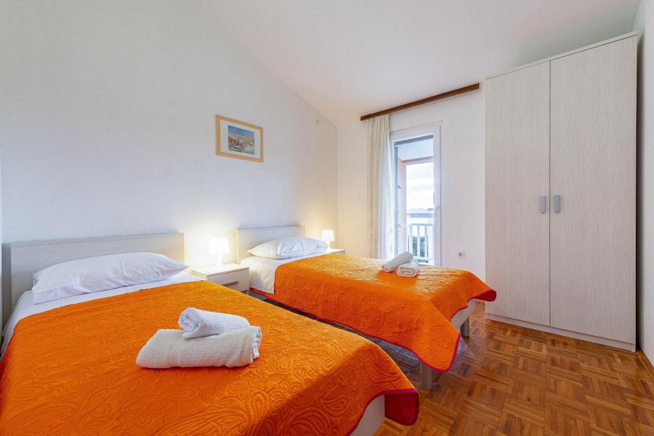 Family Friendly Seaside Apartments Kozino, Zadar - 5749 Petrcane Eksteriør bilde