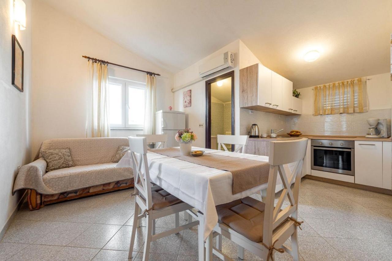 Family Friendly Seaside Apartments Kozino, Zadar - 5749 Petrcane Eksteriør bilde