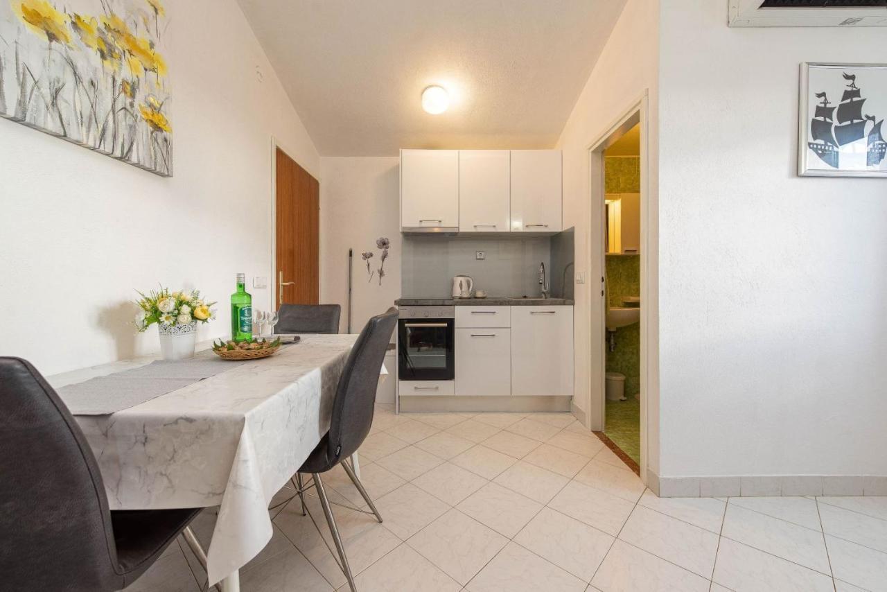 Family Friendly Seaside Apartments Kozino, Zadar - 5749 Petrcane Eksteriør bilde
